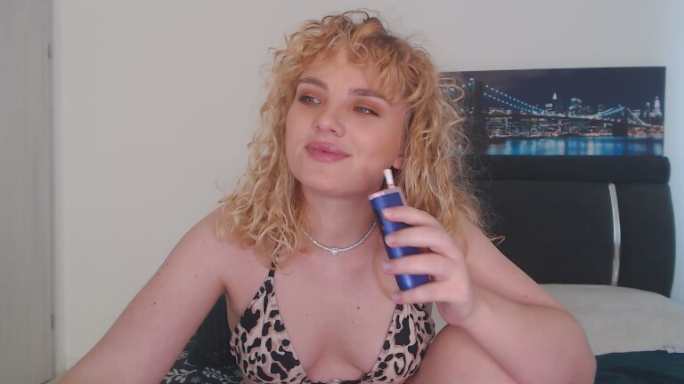 EVYE's Streamate show and profile