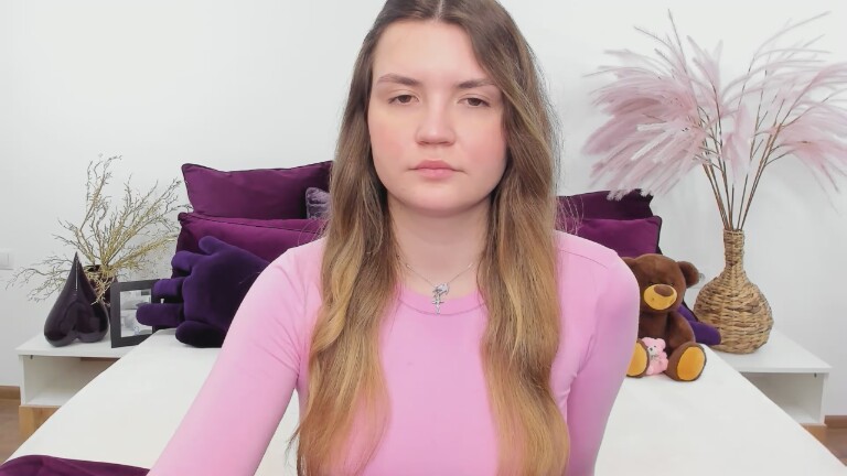 Reneswee's Streamate show and profile