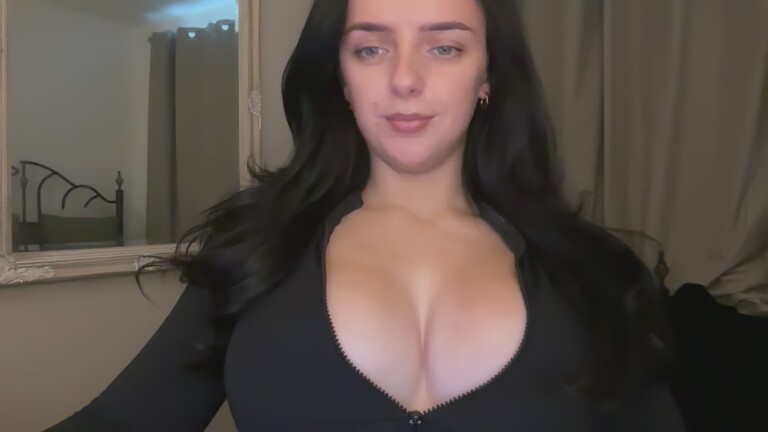 SweetScarletteUK's Streamate show and profile