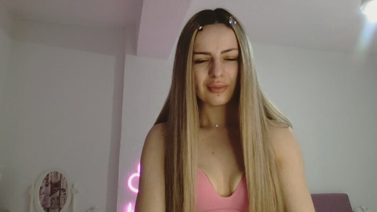 EMYILIA's Streamate show and profile