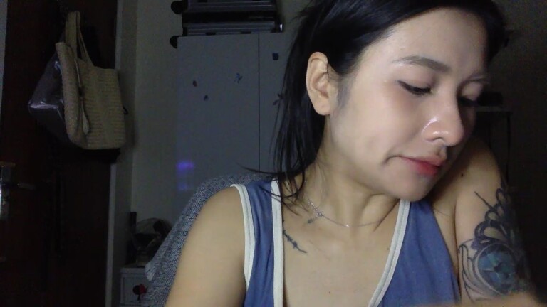 LyLy_94's Streamate show and profile