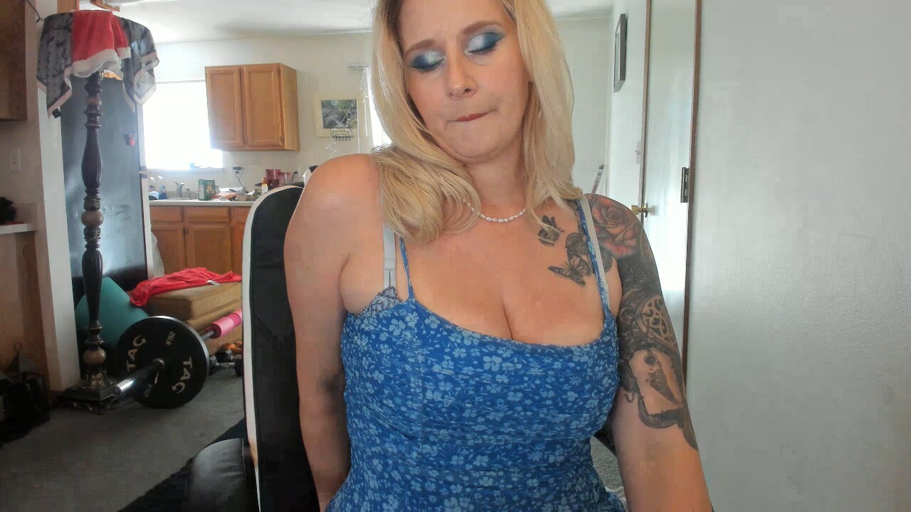 Hottyhousewife18