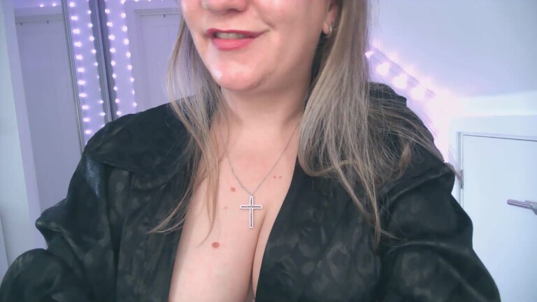 LadybirdXoX's Streamate show and profile